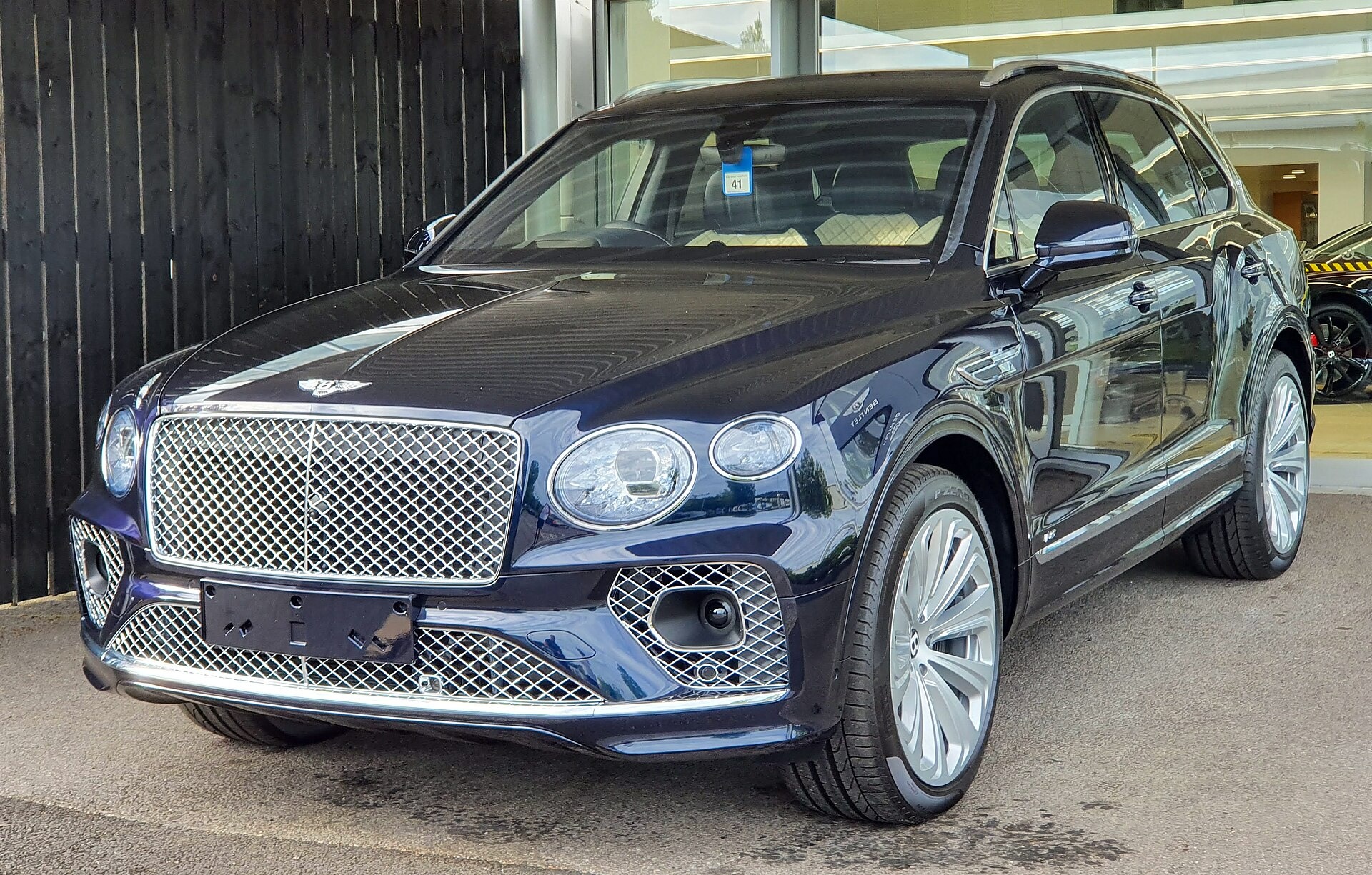 벤틀리 벤테이가 V8 대표 이미지