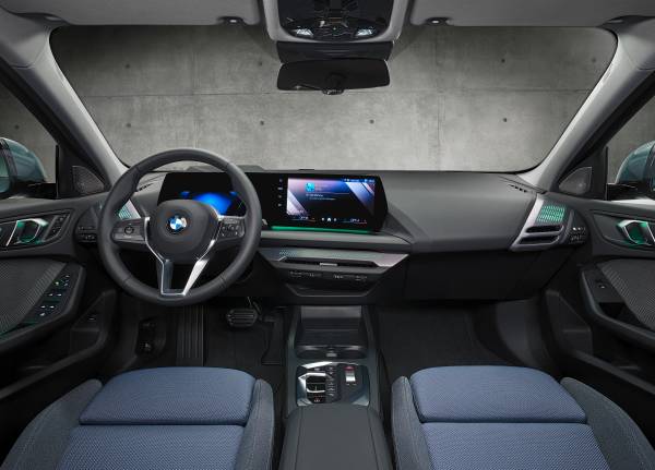 BMW 120 뒷좌석·트렁크 후기 모음, 아이 한 명 가족차로 괜찮을까 대표 이미지