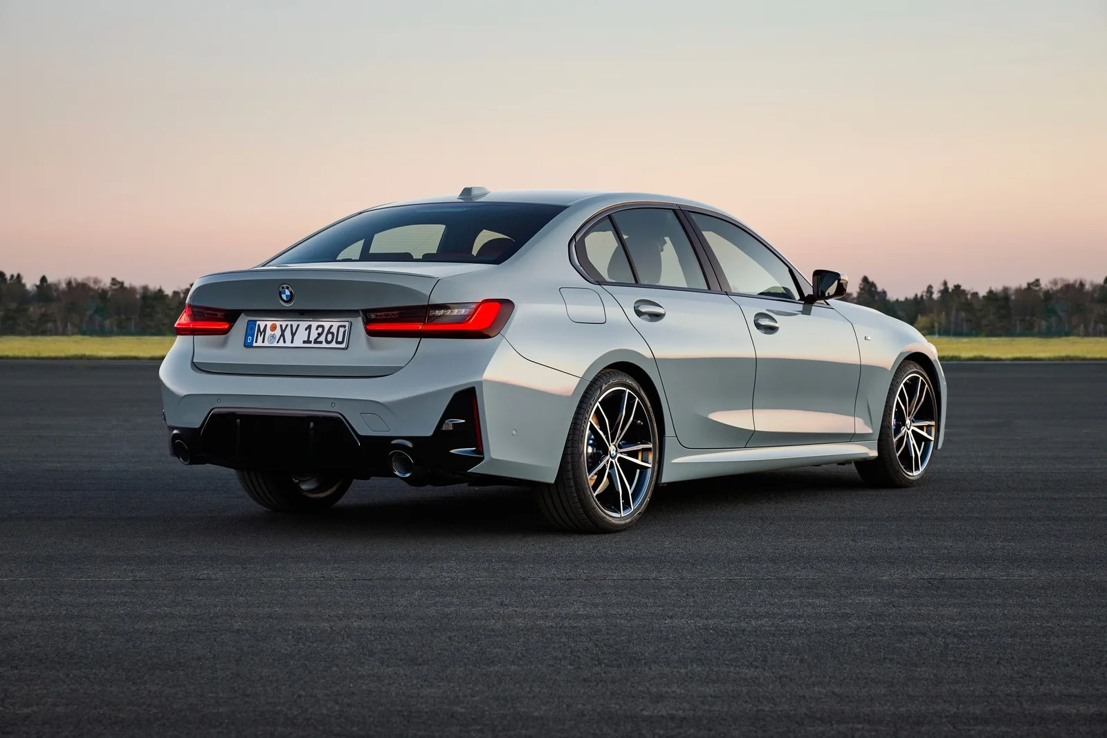 BMW 320i 승차감과 뒷좌석 후기 모음, 가족용으로 좁지 않을까 대표 이미지