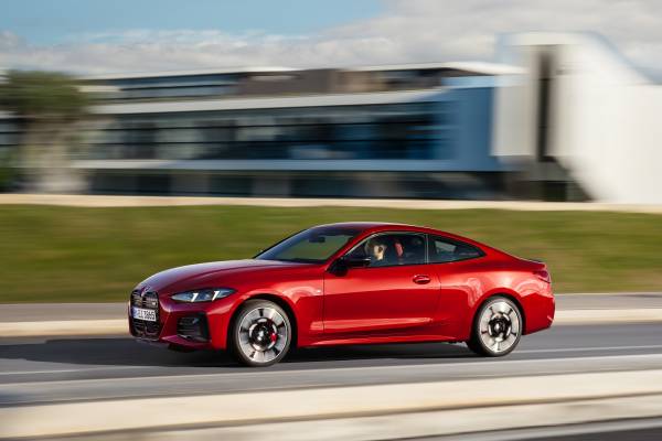 BMW 420i 쿠페 주차 후기 모음, 긴 문 때문에 좁은 주차장이 힘들까 대표 이미지