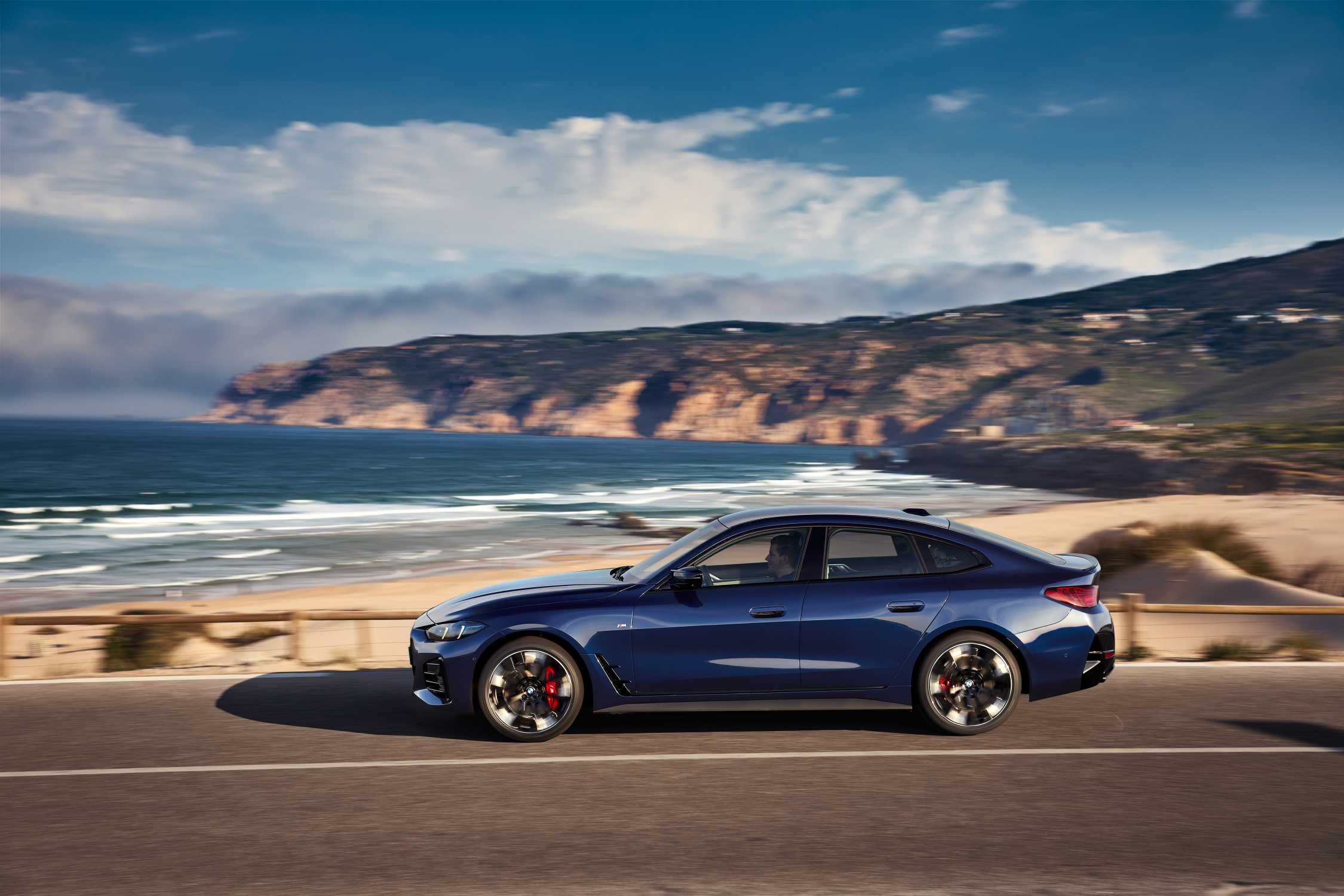 BMW 420i 그란 쿠페 트렁크 후기, 유모차·골프백을 넣기 편할까 대표 이미지