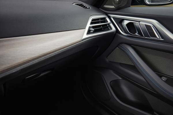 BMW i4 뒷좌석·트렁크 후기 모음, 가족 전기차로 괜찮을까 대표 이미지