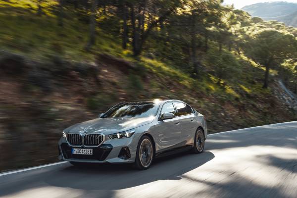 BMW i5 eDrive40 vs xDrive40 후기 모음, 사륜구동이 꼭 필요할까 대표 이미지