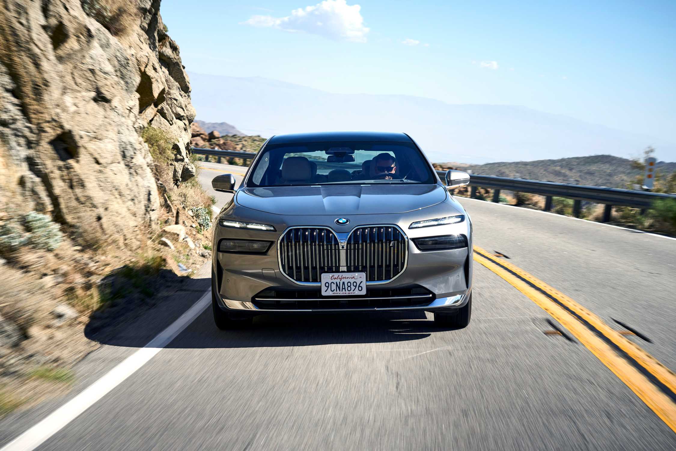 BMW i7 아파트 충전 후기 모음, 집밥 없이 유지할 수 있을까 대표 이미지