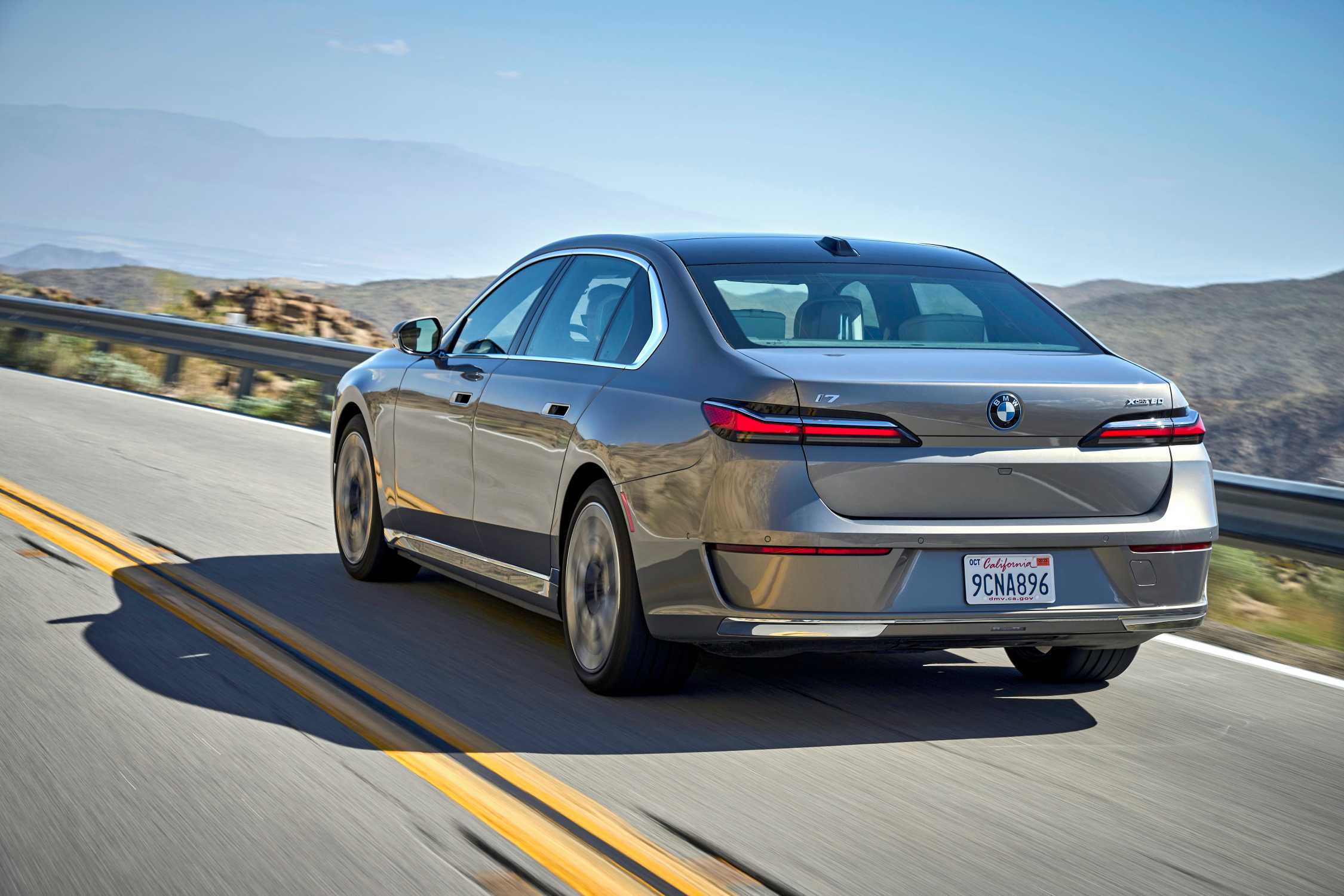 BMW i7 eDrive50·xDrive60·M70 차이, 후회 줄이는 선택 기준 대표 이미지