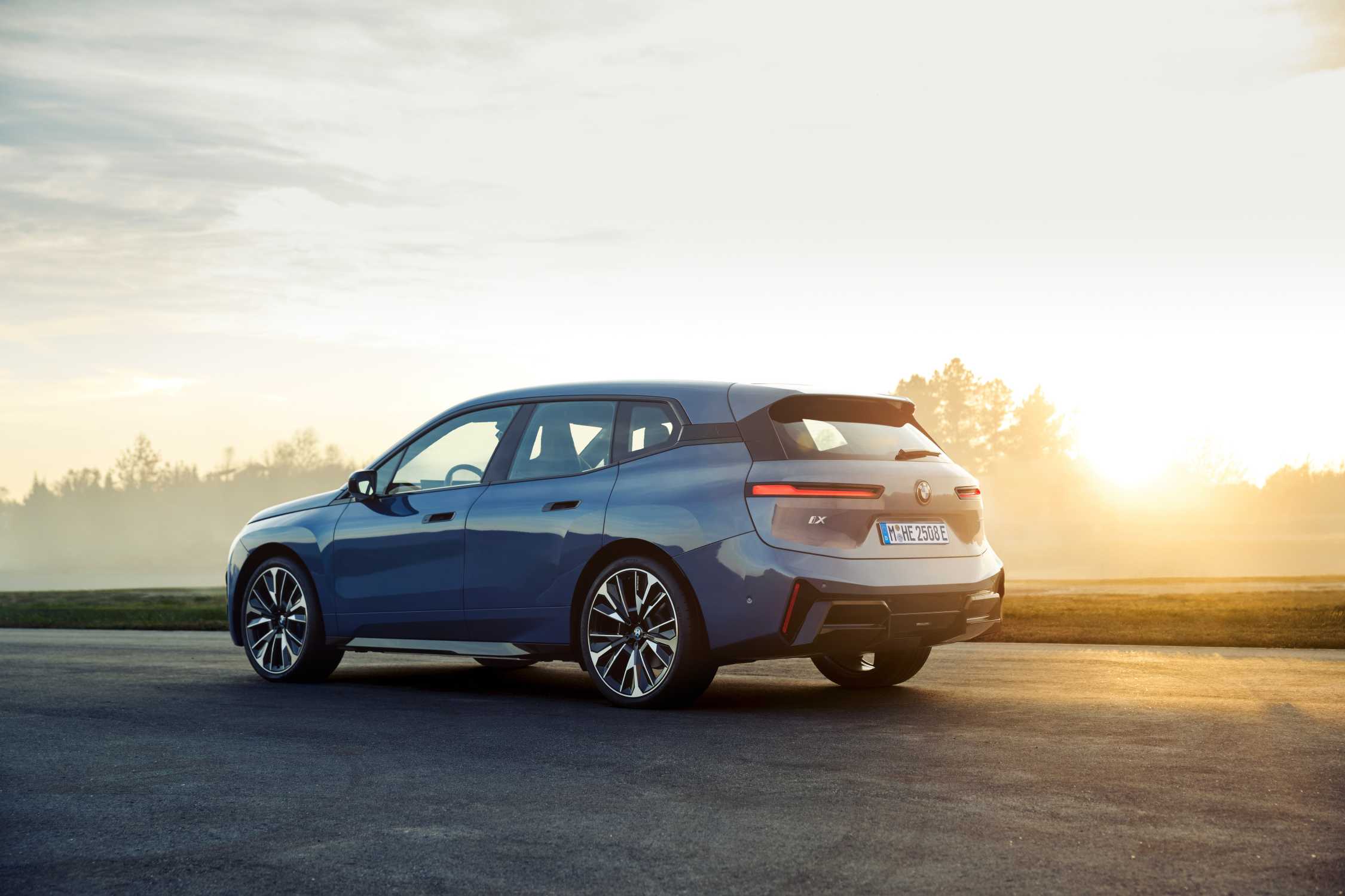 BMW iX M70 승차감 후기 모음, 매일 출퇴근하기 너무 강할까 대표 이미지