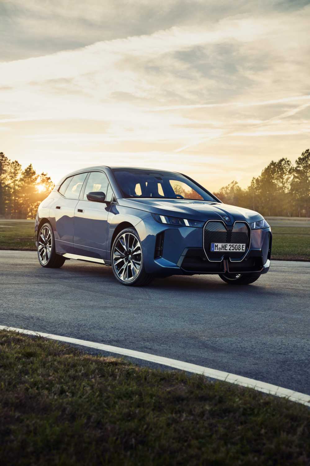 BMW iX M70 xDrive 경쟁 차종과 비교 공식 이미지