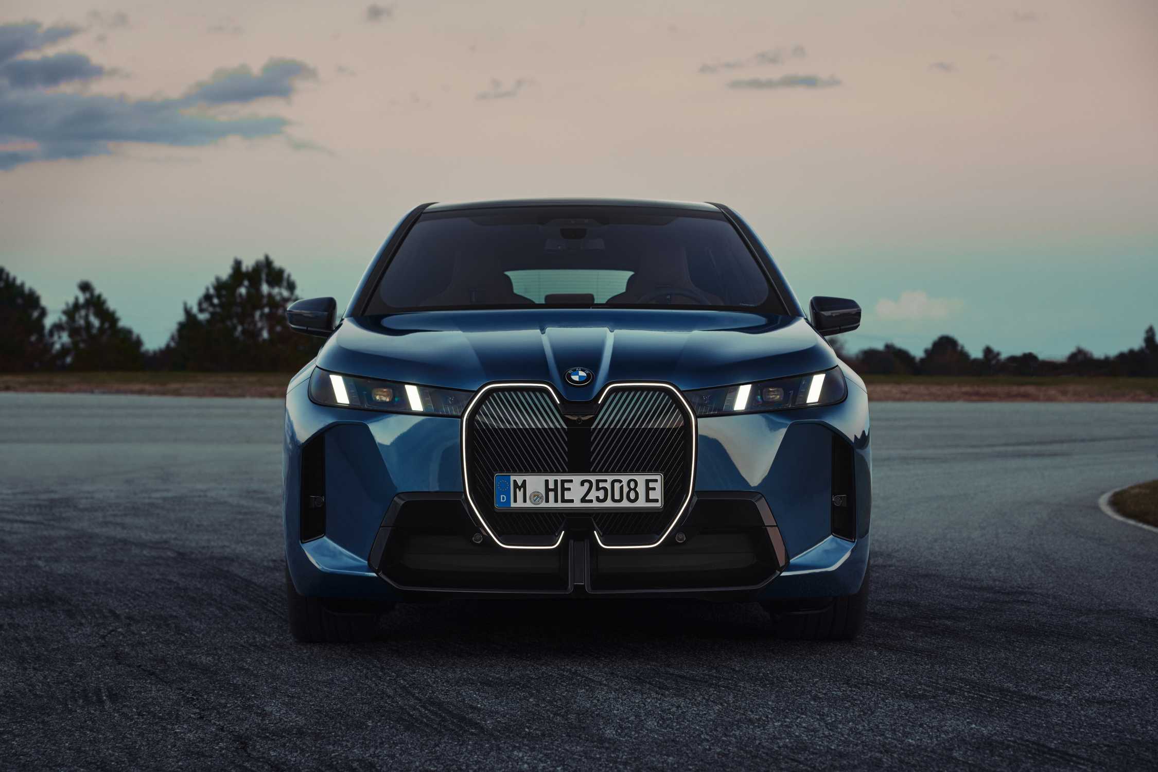 BMW iX xDrive45 vs xDrive60 후기 모음, 배터리와 가격 차이를 고르는 기준 대표 이미지
