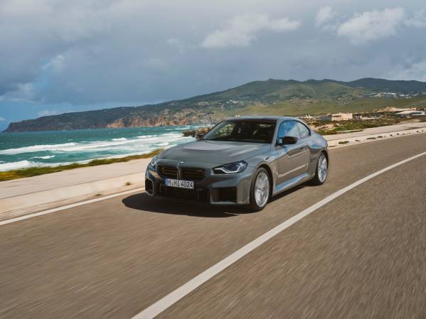 BMW M2 뒷좌석과 주차 후기 모음, 작은 쿠페가 가족용으로도 괜찮을까 대표 이미지