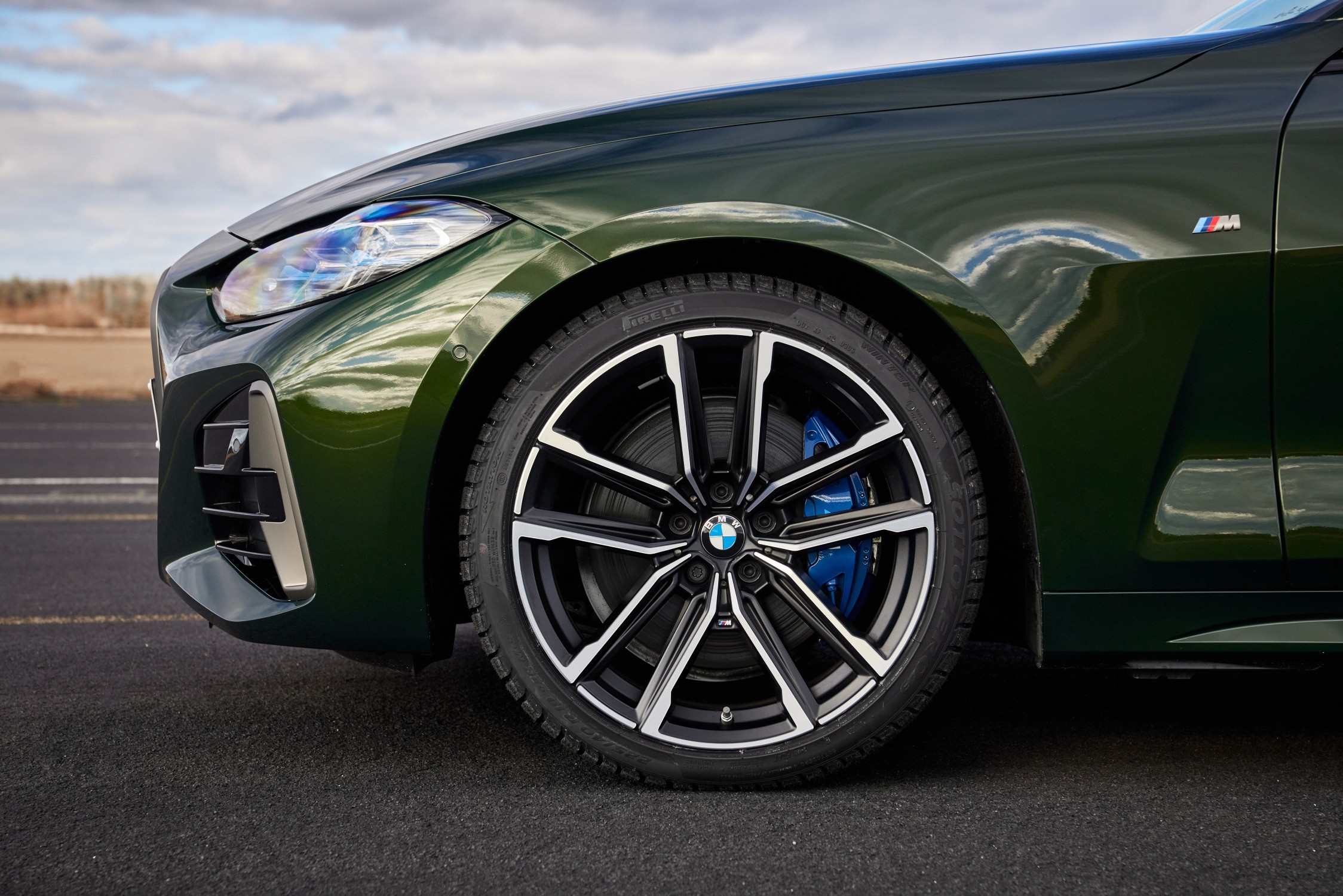 BMW M440i 컨버터블 vs 420i·M4 비교, 어떤 운전자에게 맞을까 대표 이미지