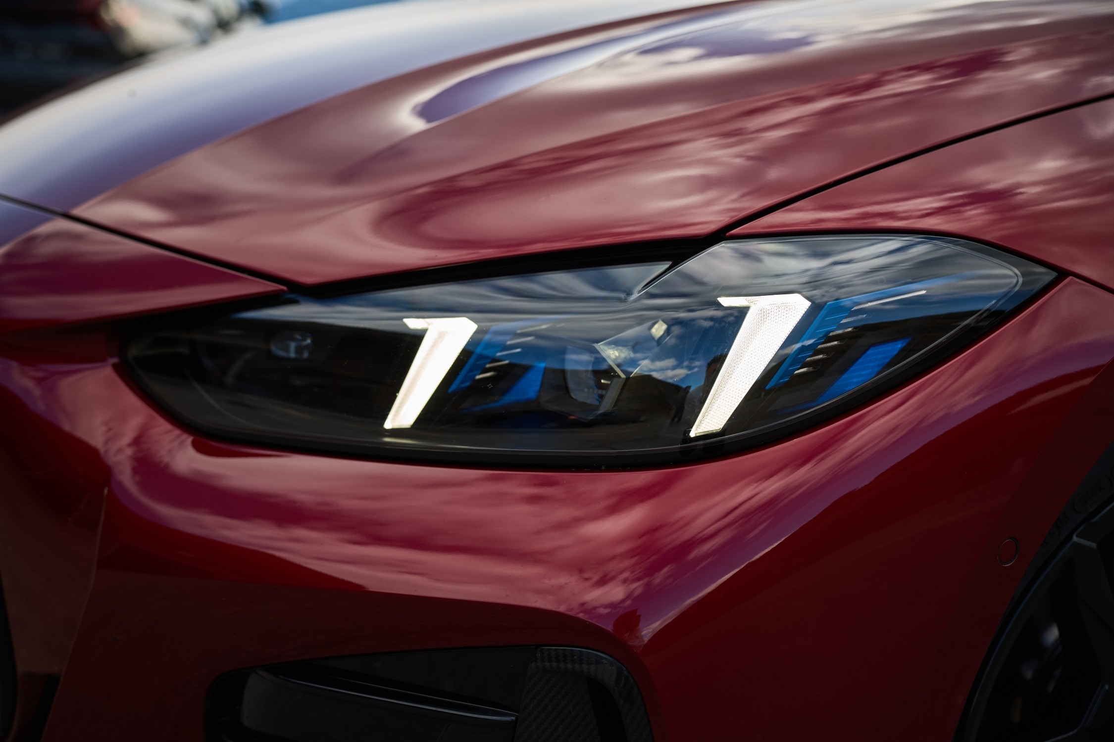 BMW M440i 쿠페 뒷좌석 후기, 성인 탑승과 아이 승하차는 어디까지 가능할까 대표 이미지