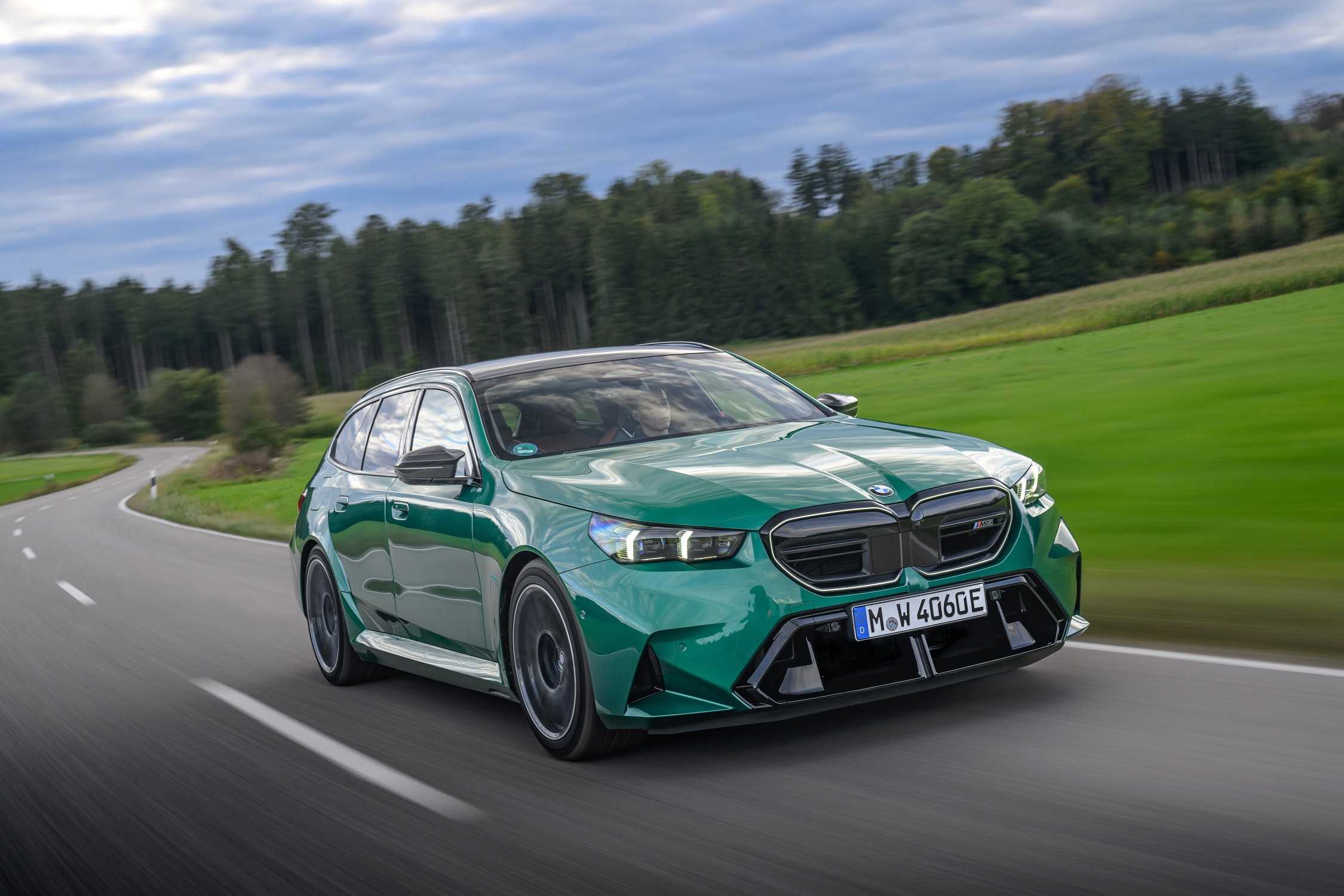 BMW 뉴 M5 투어링 대표 이미지