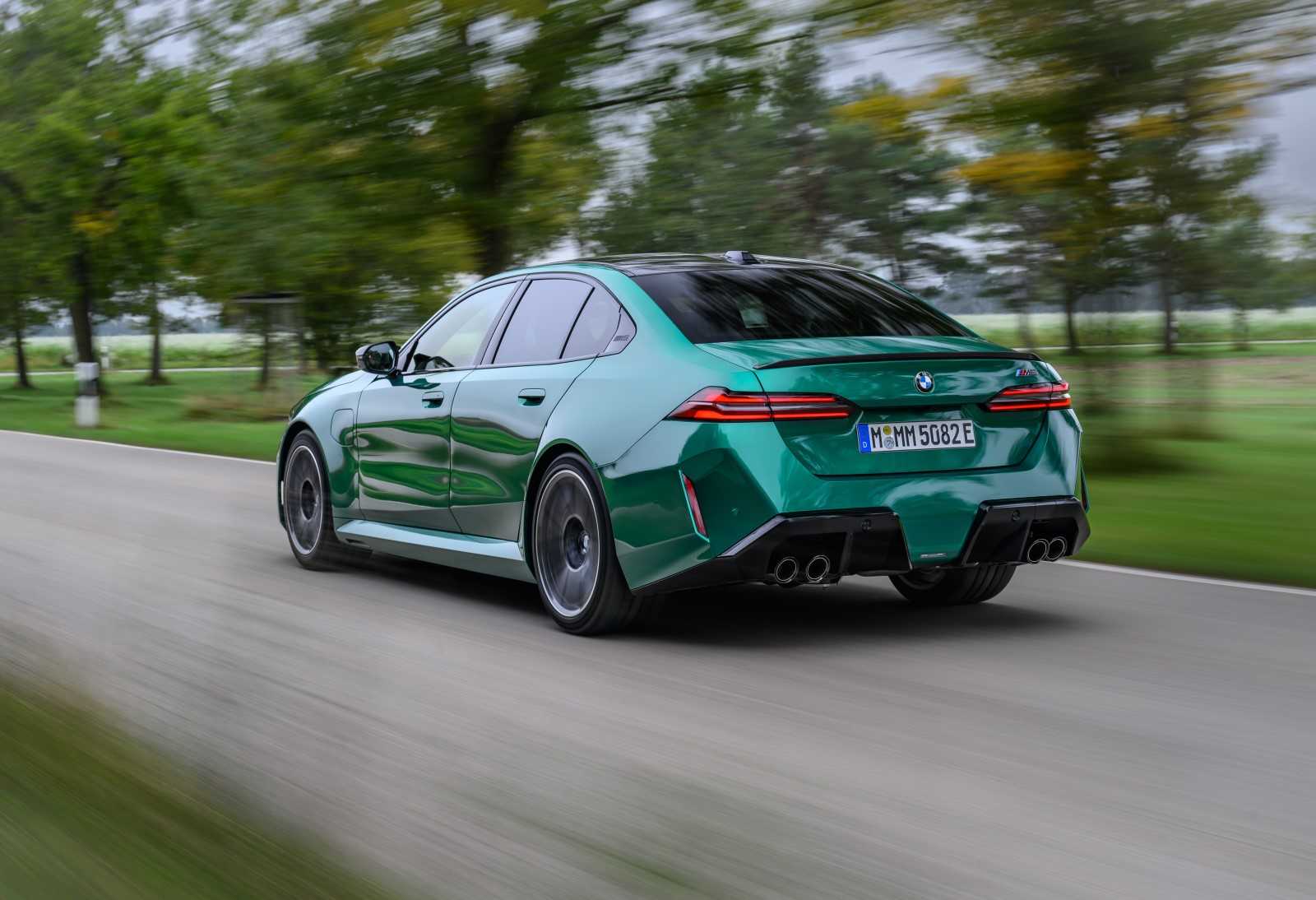 BMW M5 전기 출퇴근 후기 모음, 공식 61km를 매일 활용할 수 있을까 대표 이미지