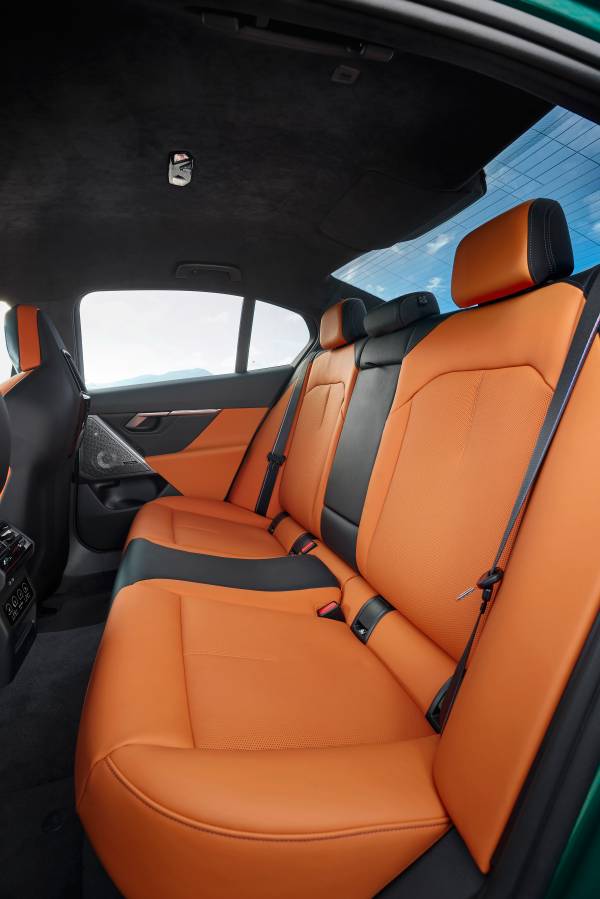 BMW M5 타이어 브레이크 유지비 후기 모음, 727마력 PHEV의 소모품 부담 대표 이미지
