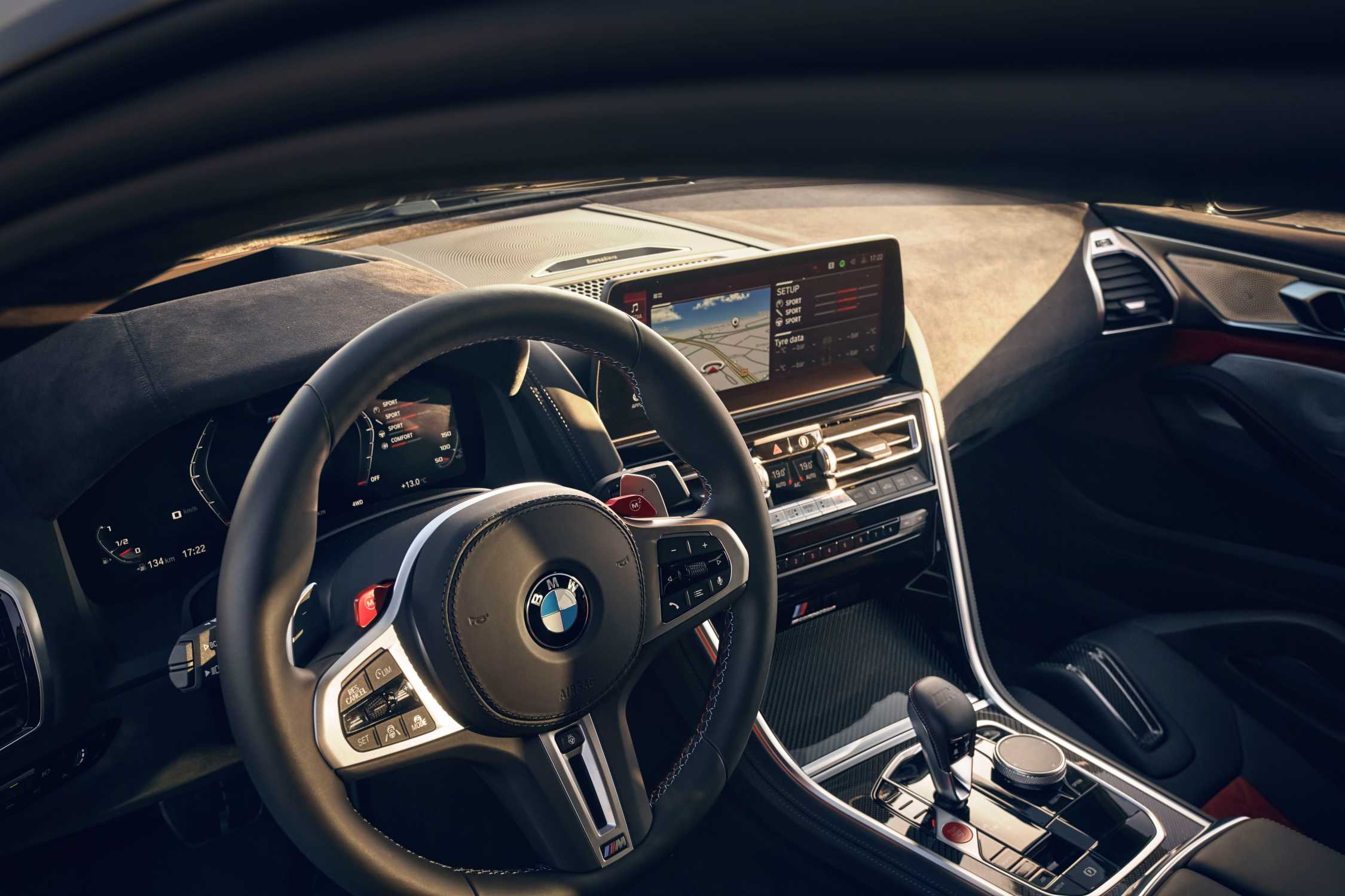BMW M8 컴페티션 vs M850i 후기 모음, 일상에서 차이를 느낄 수 있을까 대표 이미지