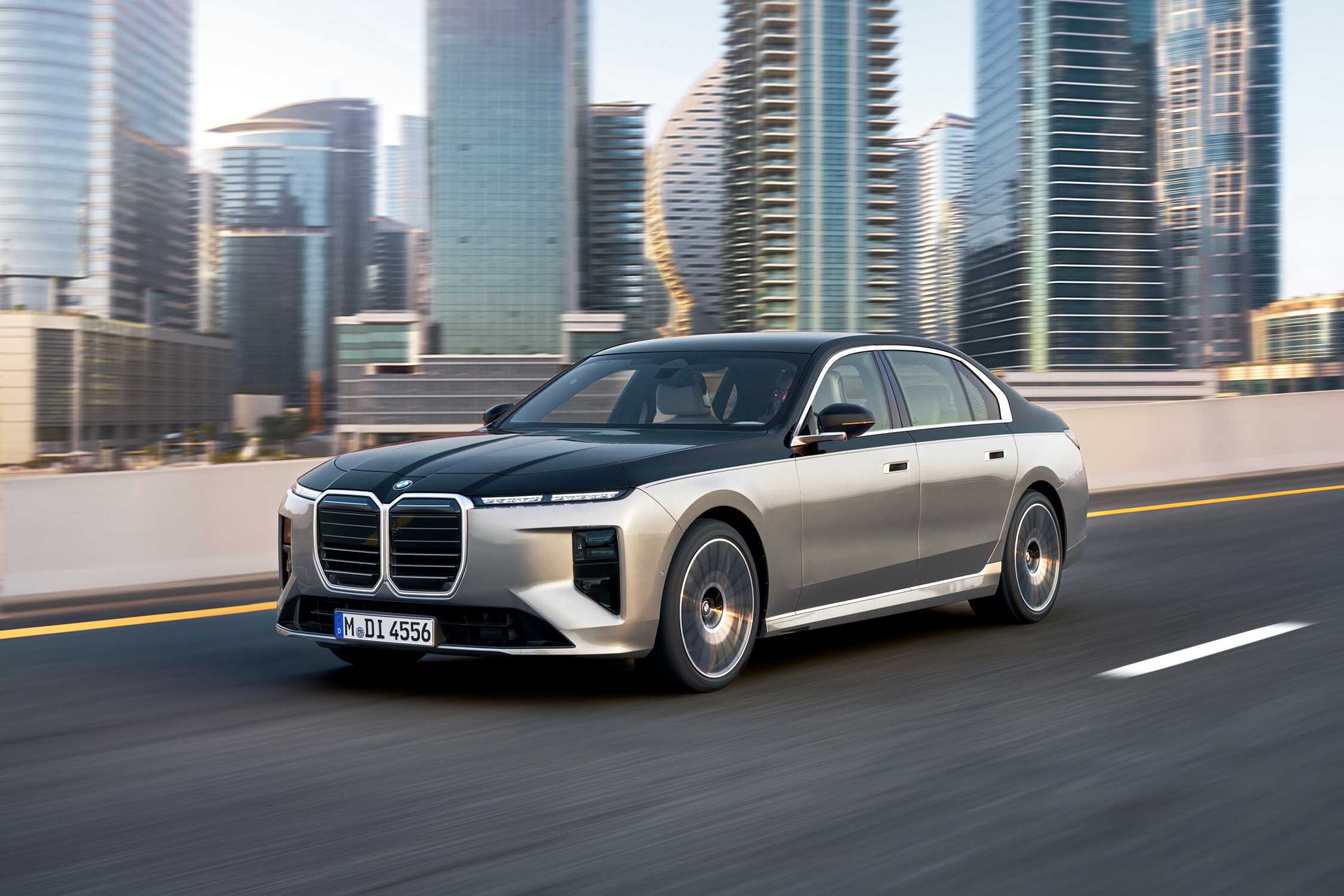 BMW 740i 유지비 후기 모음, 보험·21인치 타이어·감가에서 볼 부분 대표 이미지
