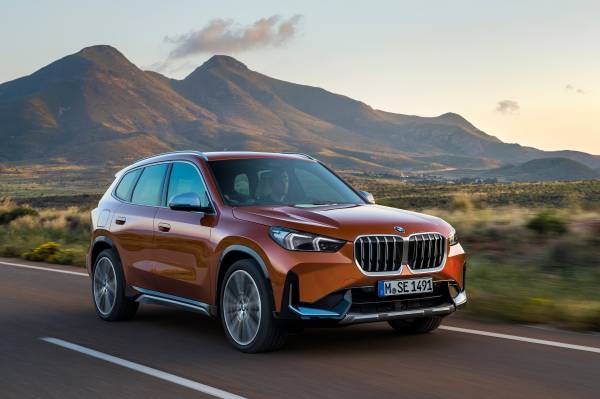 BMW iX1 가족용 후기 모음, 전기차인데 카시트와 트렁크가 충분할까 대표 이미지