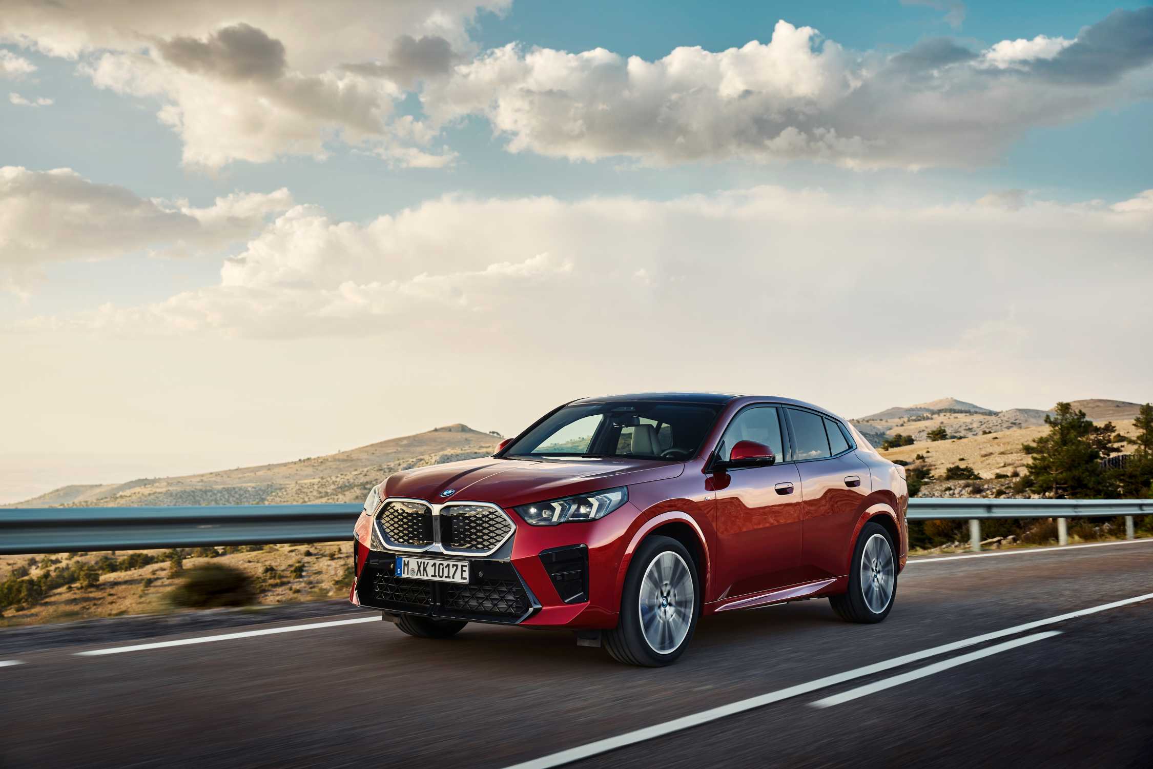 BMW iX2 아파트 충전 후기 모음, 집밥 없이 타도 괜찮을까 대표 이미지