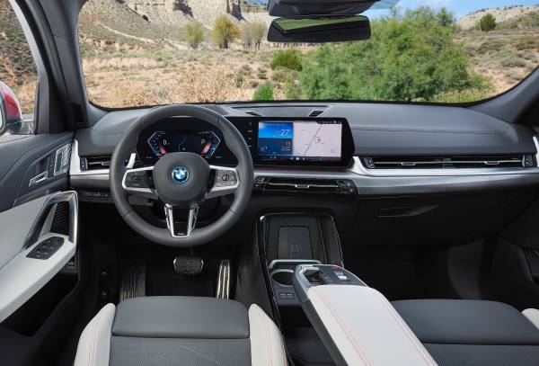BMW iX2 겨울 주행거리 후기 모음, 히터 켜고 장거리 갈 수 있을까 대표 이미지