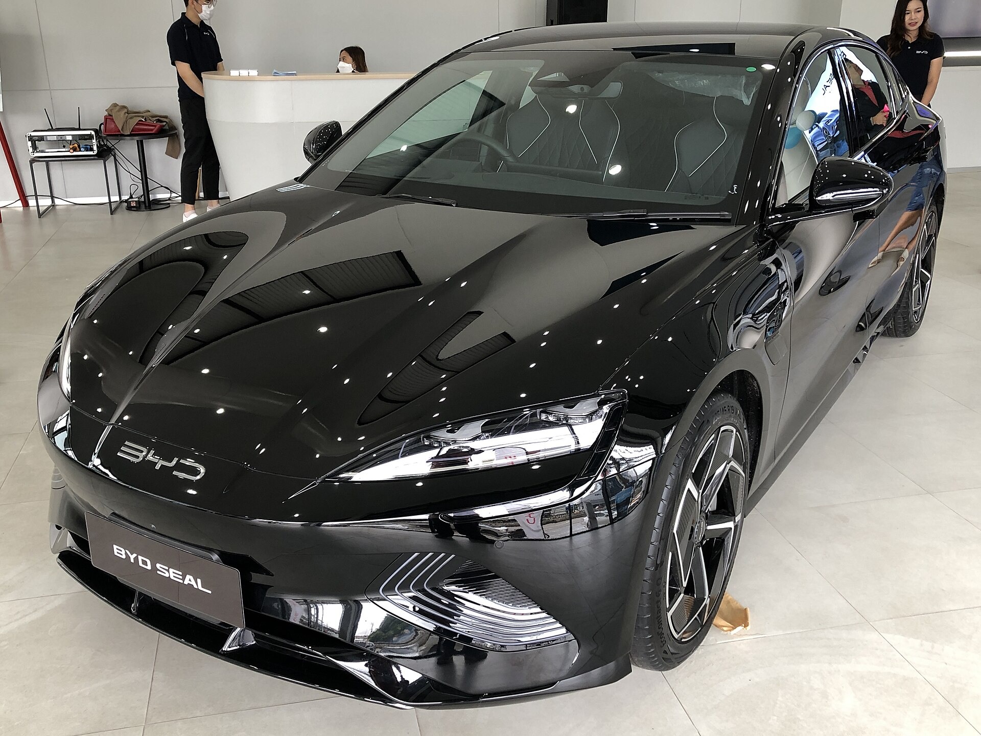 BYD 씰 뒷좌석 후기, 낮은 지붕과 배터리 바닥 불편할까 대표 이미지