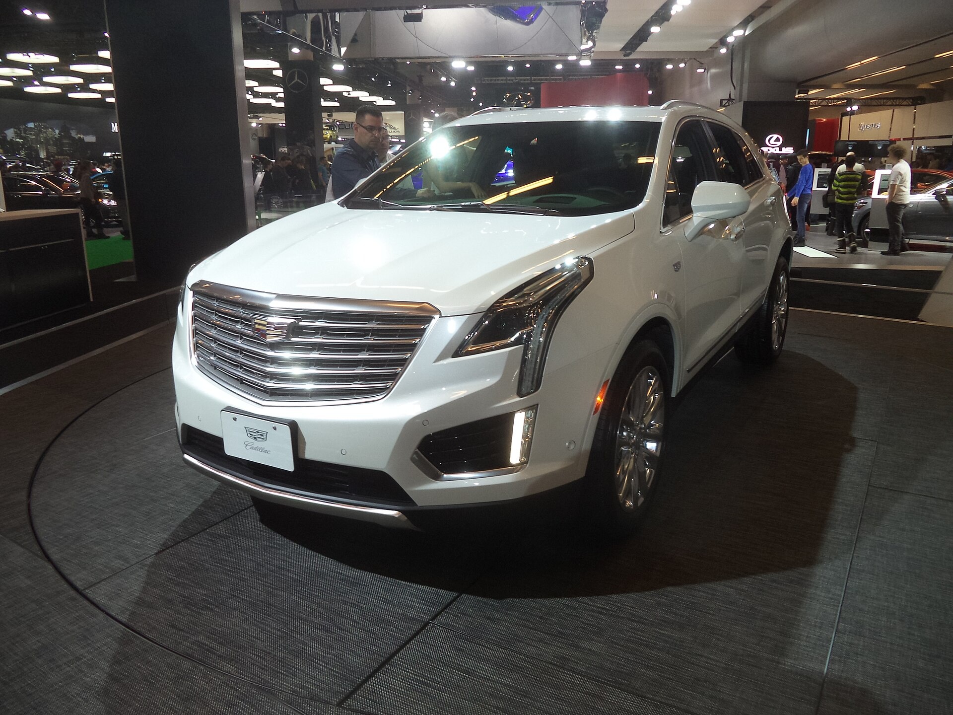 캐딜락 XT5 뒷좌석·트렁크 후기, 가족 캠핑 공간은 대표 이미지