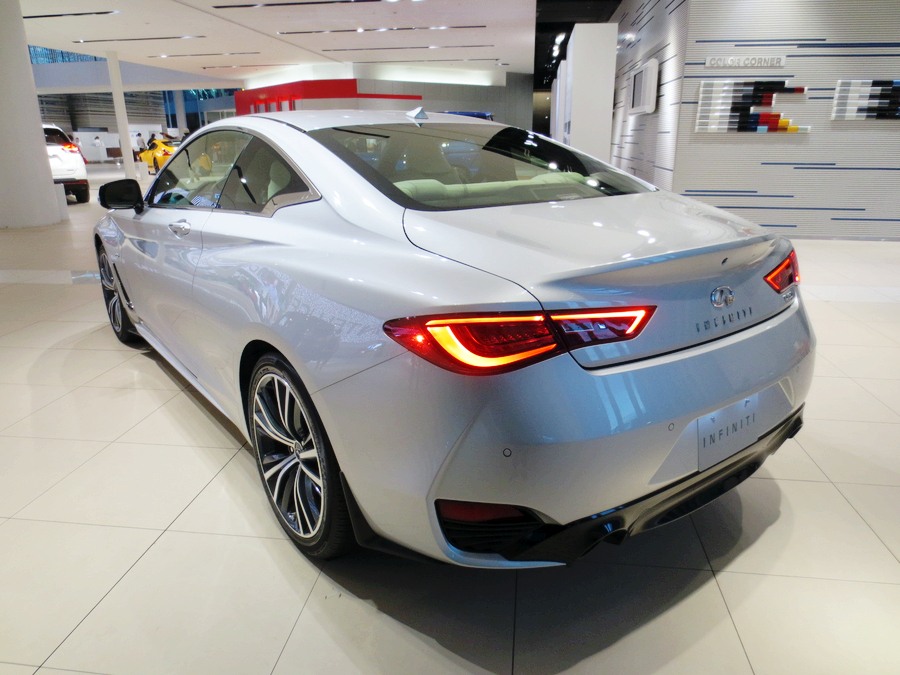 인피니티 Q60 3.0t 대표 이미지