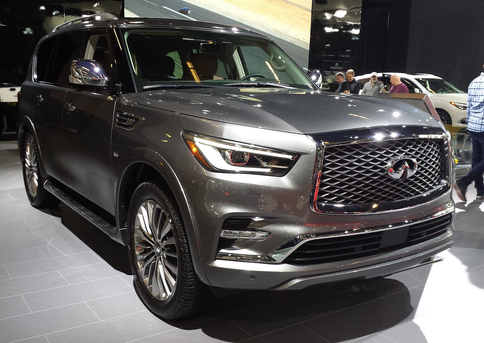 인피니티 QX80 승차감 후기, 프레임 SUV 출렁임은 괜찮을까 대표 이미지