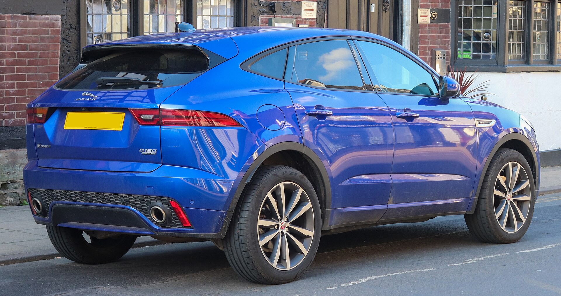 재규어 E-PACE 가솔린 실연비 후기, 도심 출퇴근 부담은 어떨까 대표 이미지