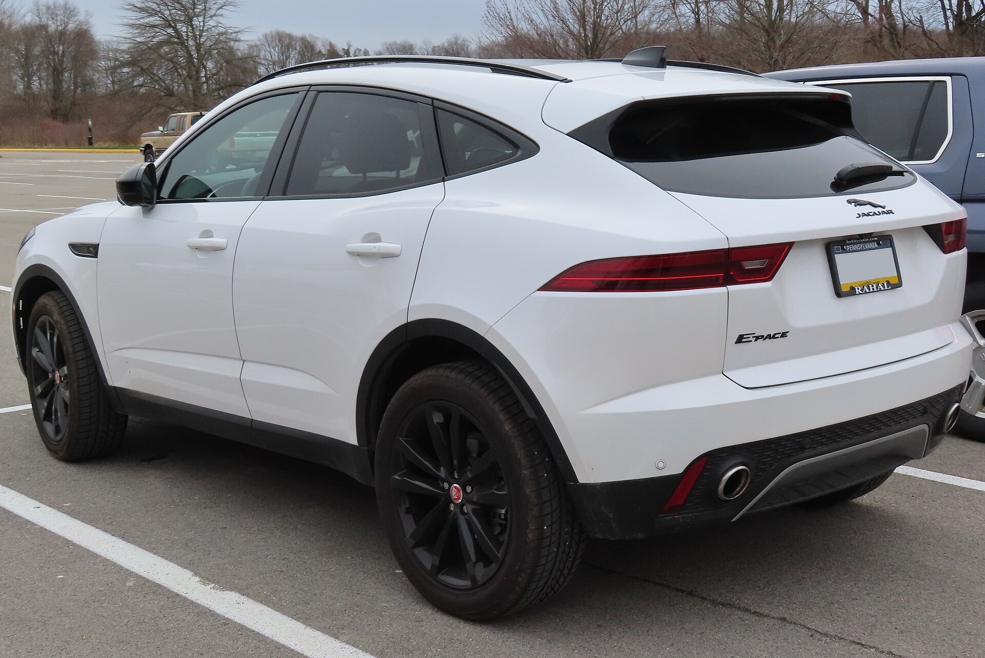 재규어 E-PACE 가솔린 경쟁 차종과 비교하는 기준 이미지