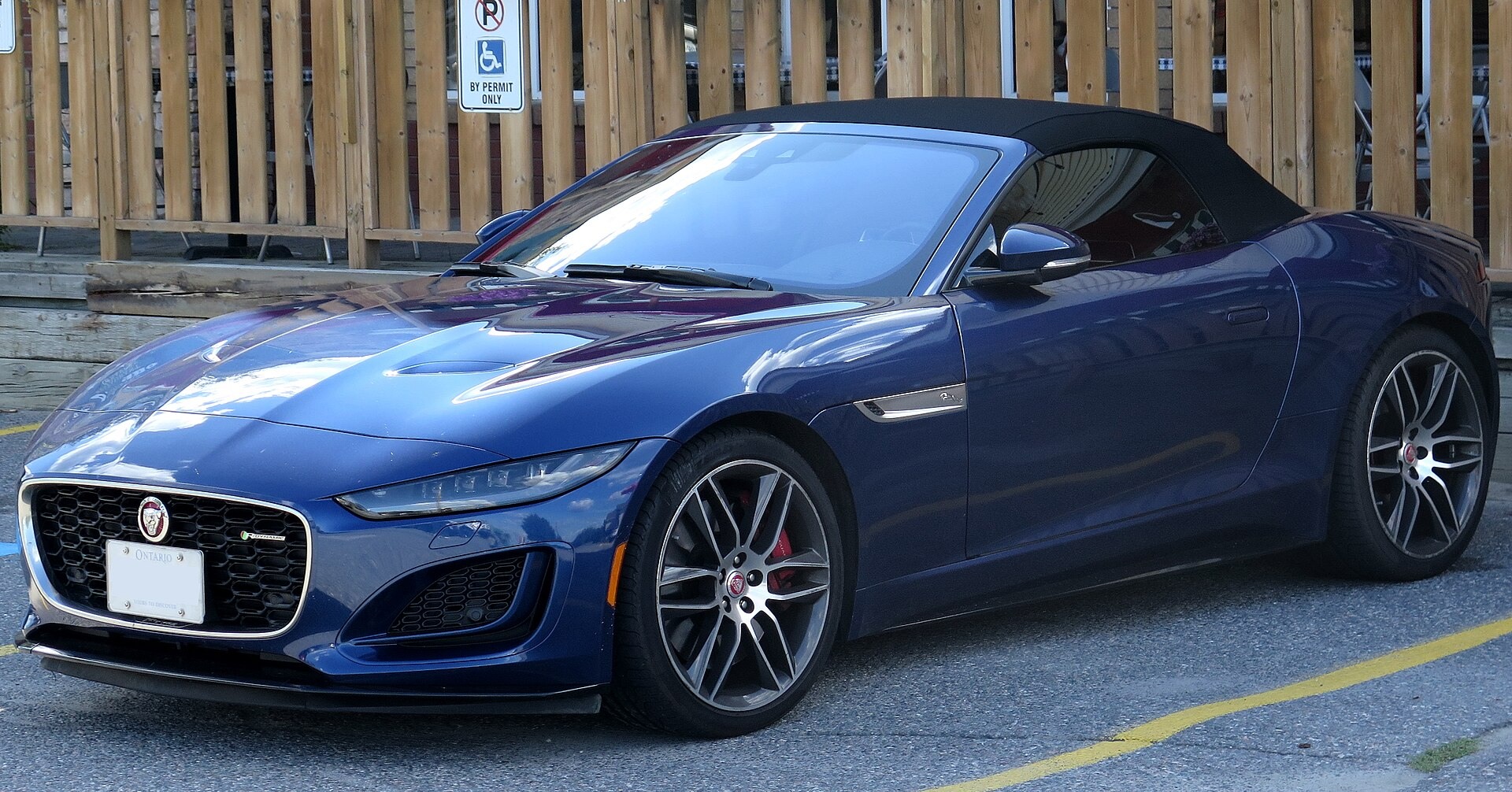 재규어 F-TYPE 경쟁 차종과 비교하는 기준 이미지