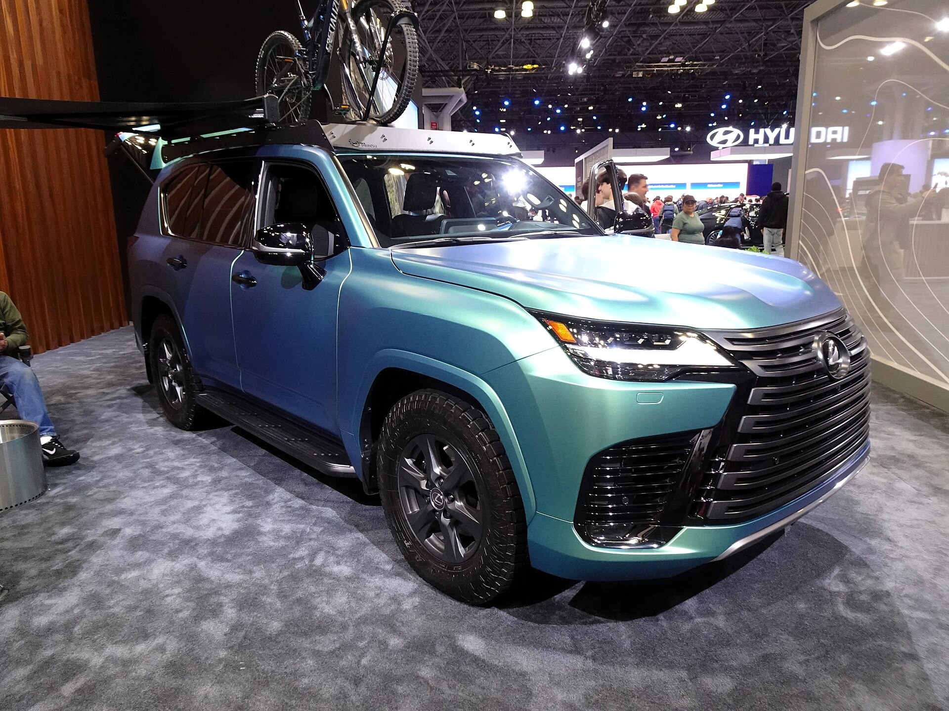 렉서스 LX700h 경쟁 차종과 비교하는 기준 이미지