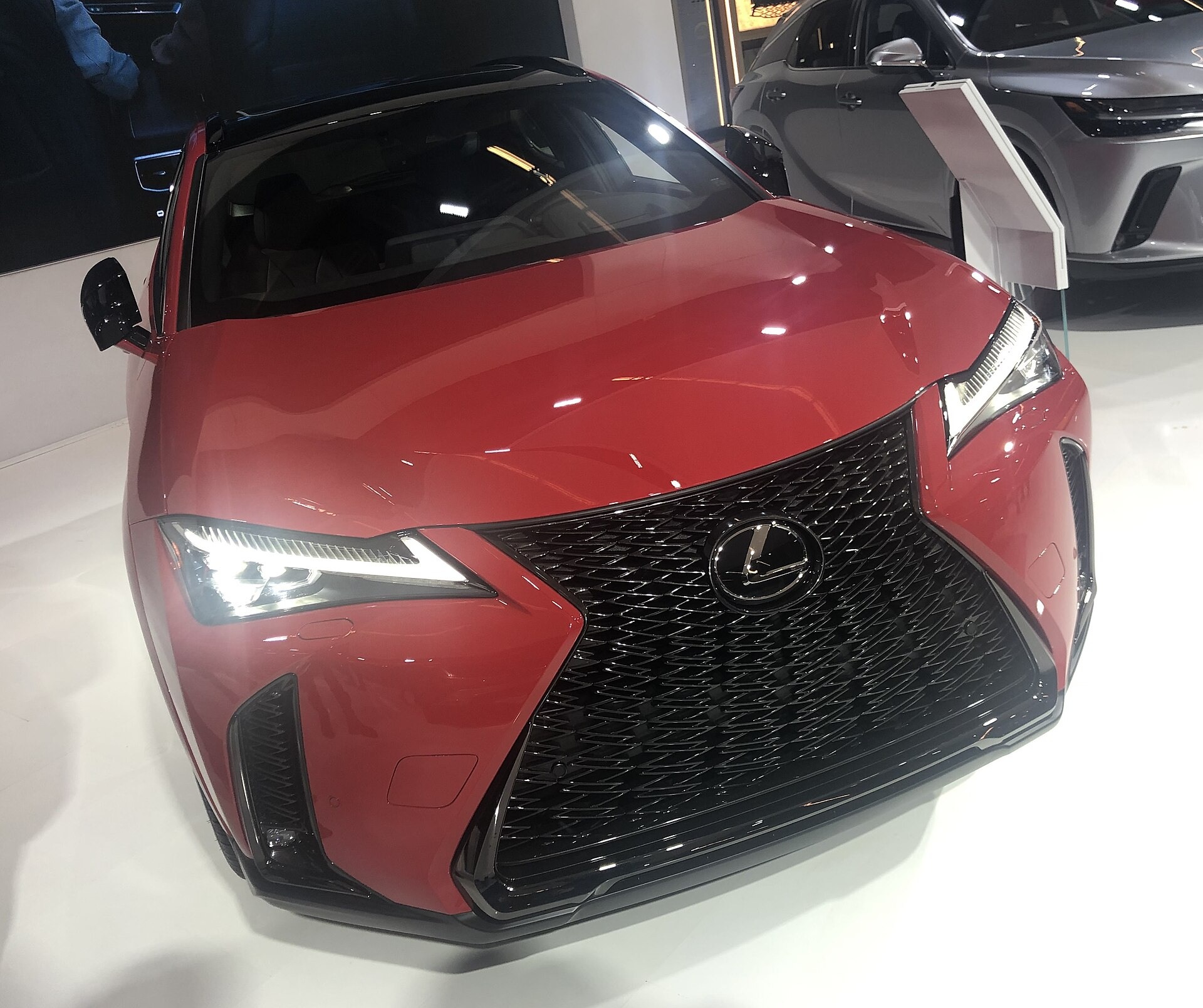 렉서스 UX300h vs NX350h 후기, 가격 차이만큼 공간이 다를까 대표 이미지