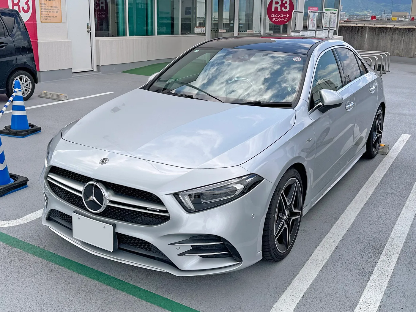 메르세데스-AMG A35 세단 대표 이미지
