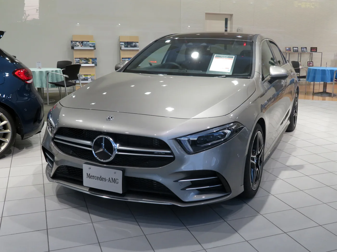 메르세데스 AMG A35 세단 측면 외관