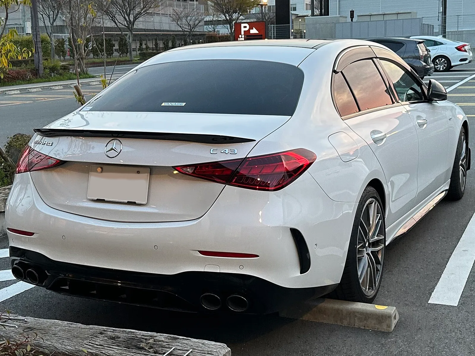 메르세데스 AMG C 43 4MATIC 후면 외관
