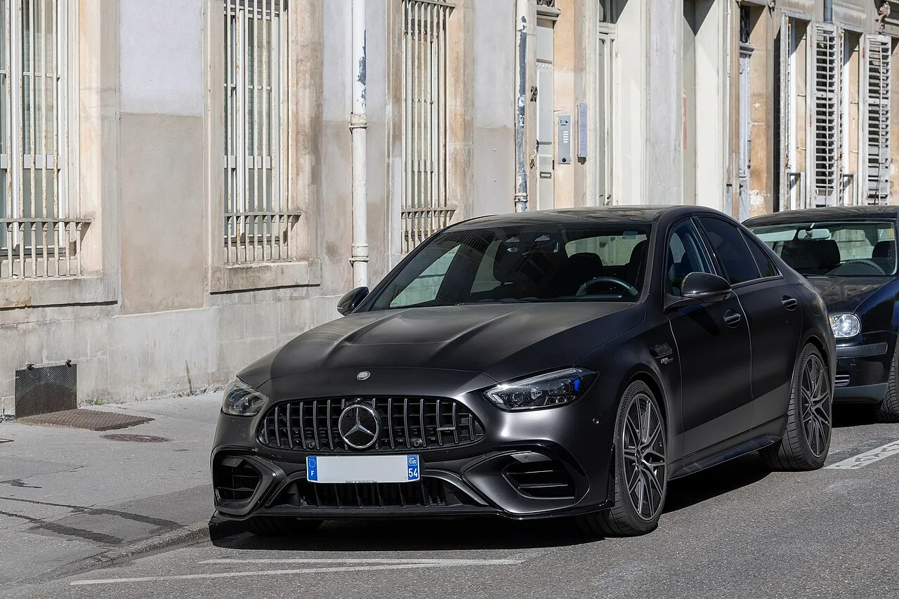메르세데스 AMG C 63 S E PERFORMANCE 측면 외관