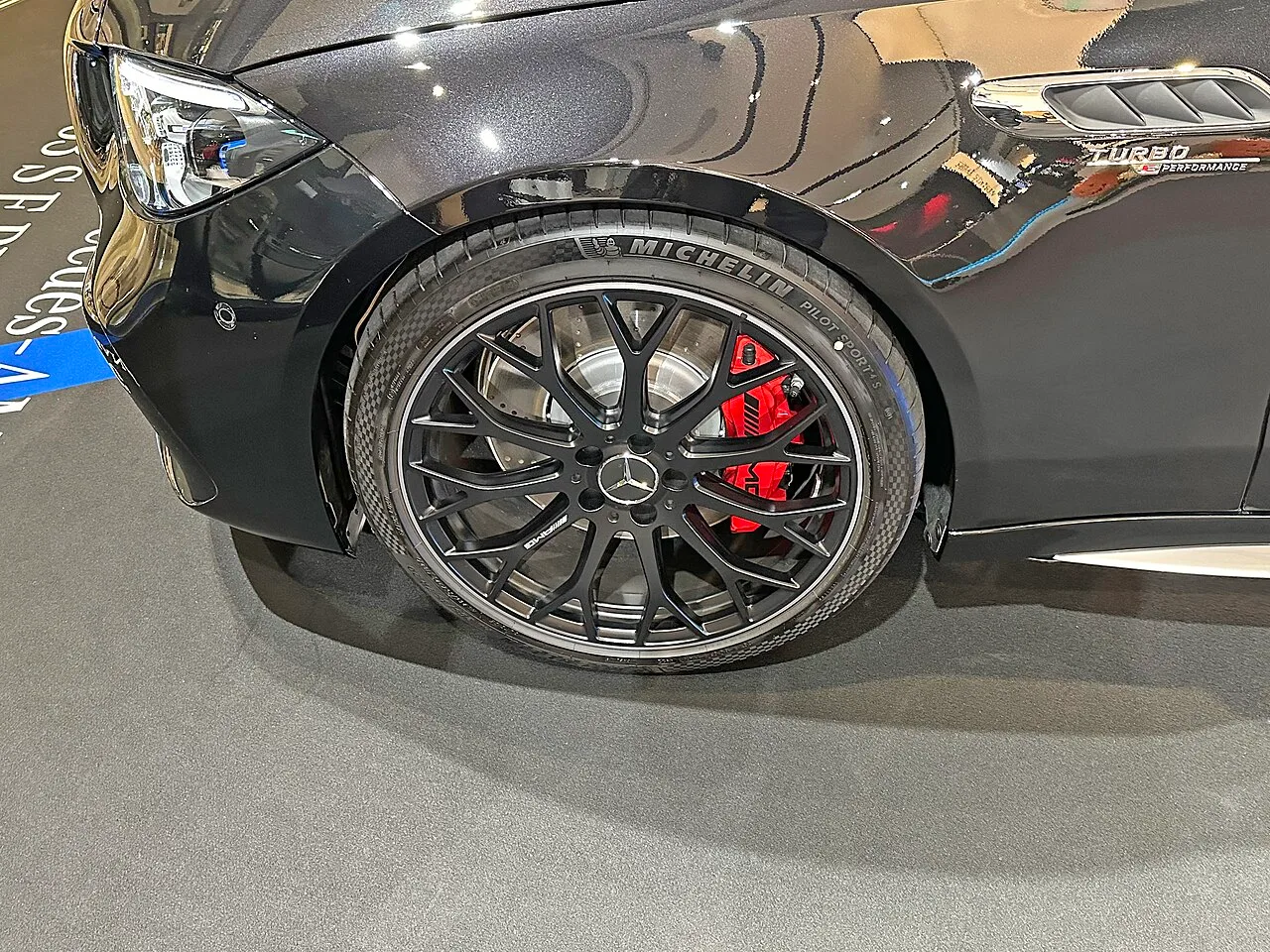 메르세데스 AMG C 63 S E PERFORMANCE 휠과 브레이크