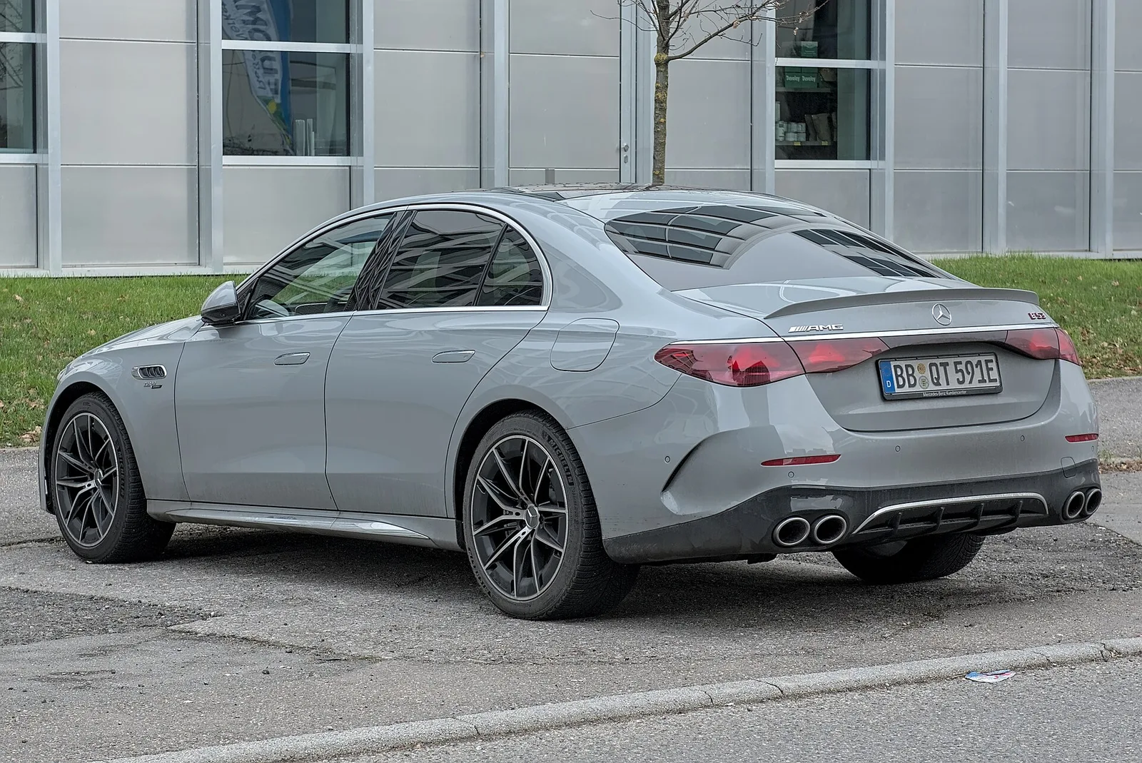 벤츠 AMG E 53 HYBRID 4MATIC+ 유지비 후기 모음, 타이어·브레이크와 보험료 부담 대표 이미지