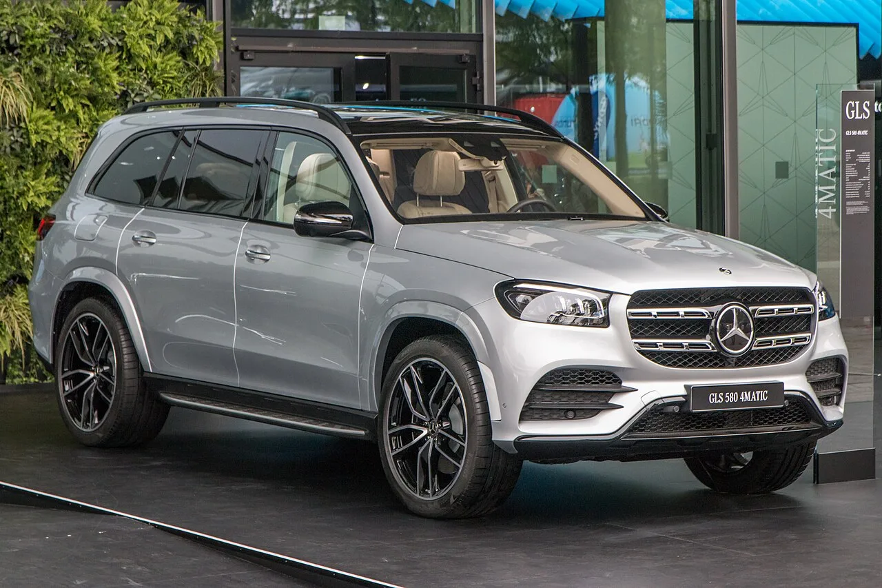 벤츠 GLS X167 전시장 참고 이미지