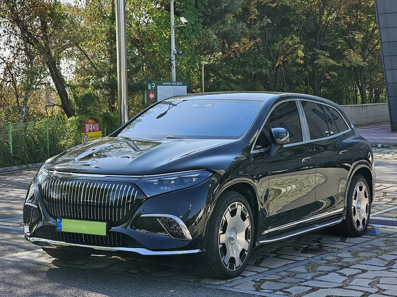벤츠 마이바흐 EQS 680 SUV 실차 이미지