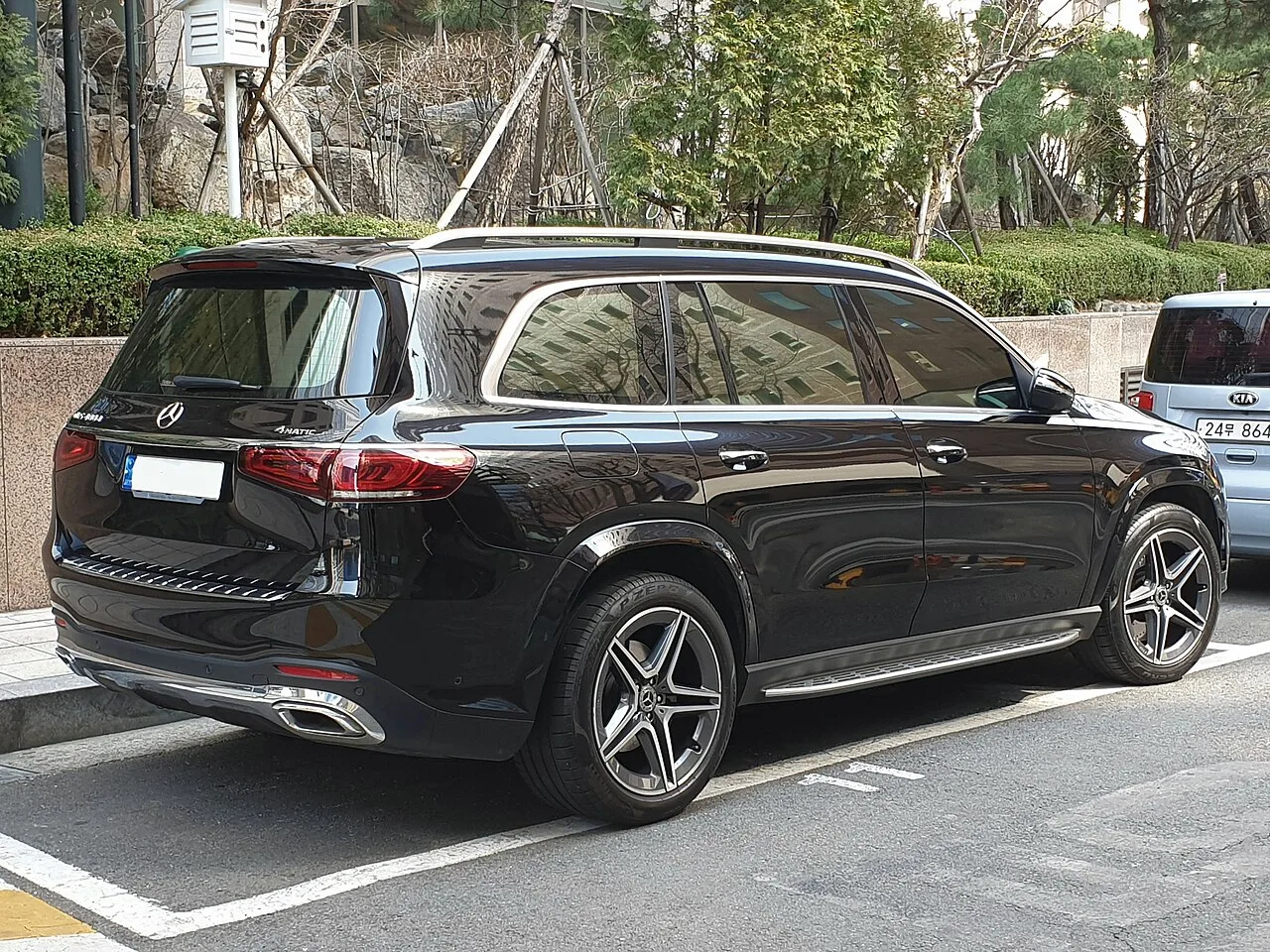 벤츠 GLS 400d AMG Line 후면 이미지