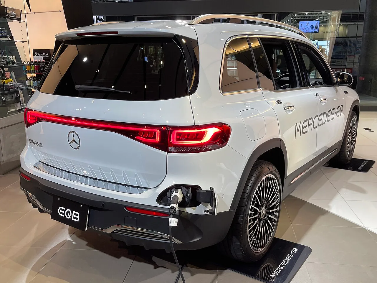 벤츠 EQB X243 후면 이미지