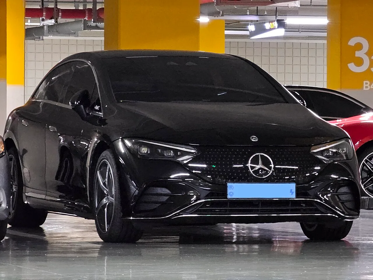 벤츠 EQE 350 4MATIC 측면 이미지