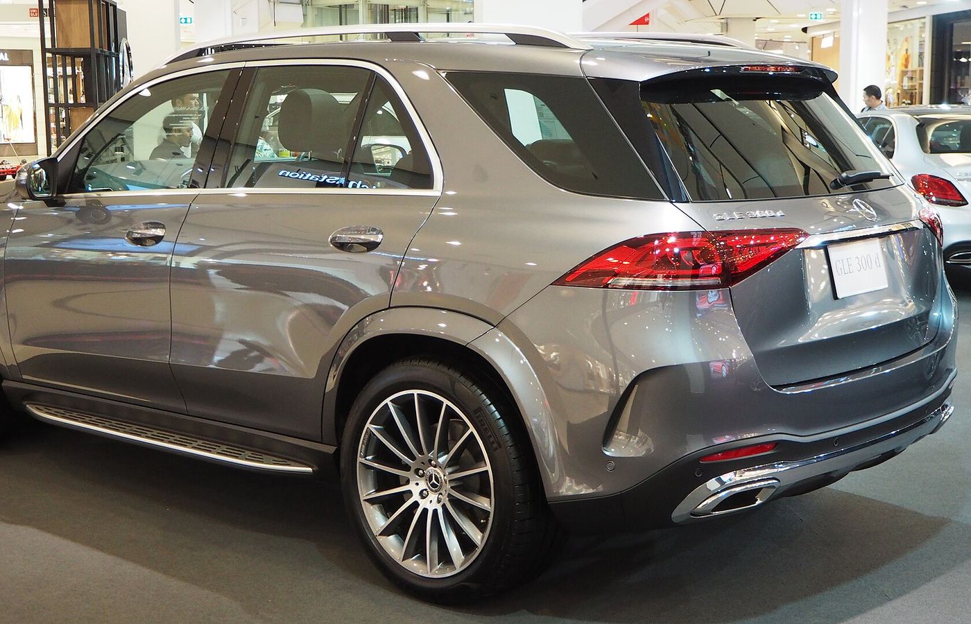 벤츠 GLE 300d 후면 세부 이미지