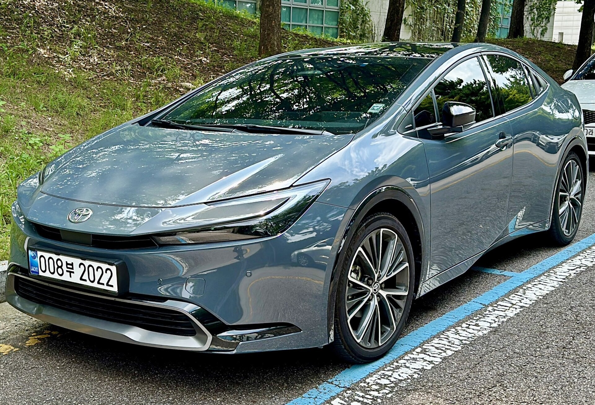 프리우스 PHEV 트렁크 후기, 골프백과 유모차가 들어갈까 대표 이미지