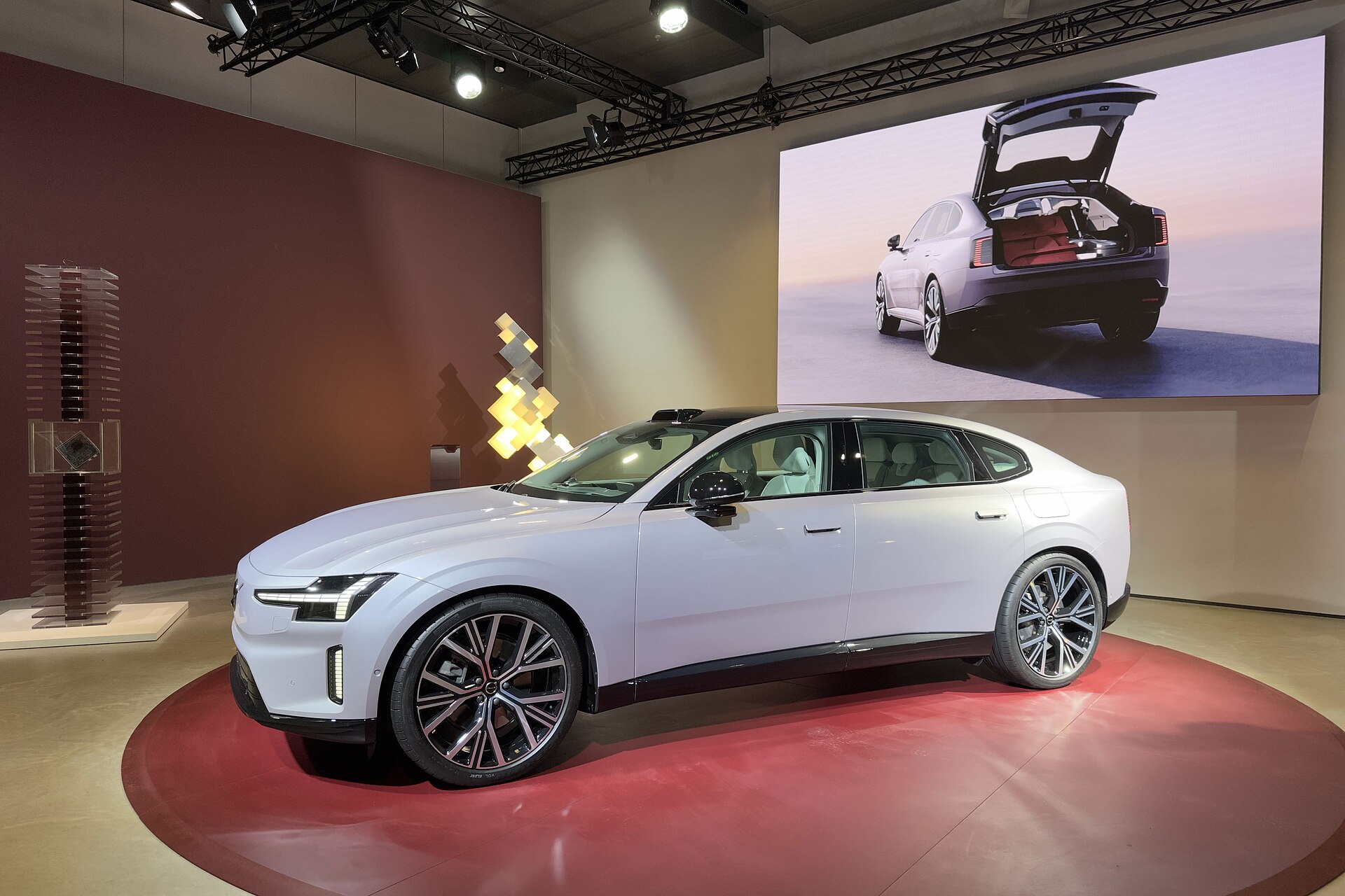 볼보 ES90 vs BMW i5·벤츠 EQS, 전기 세단 선택 기준 대표 이미지