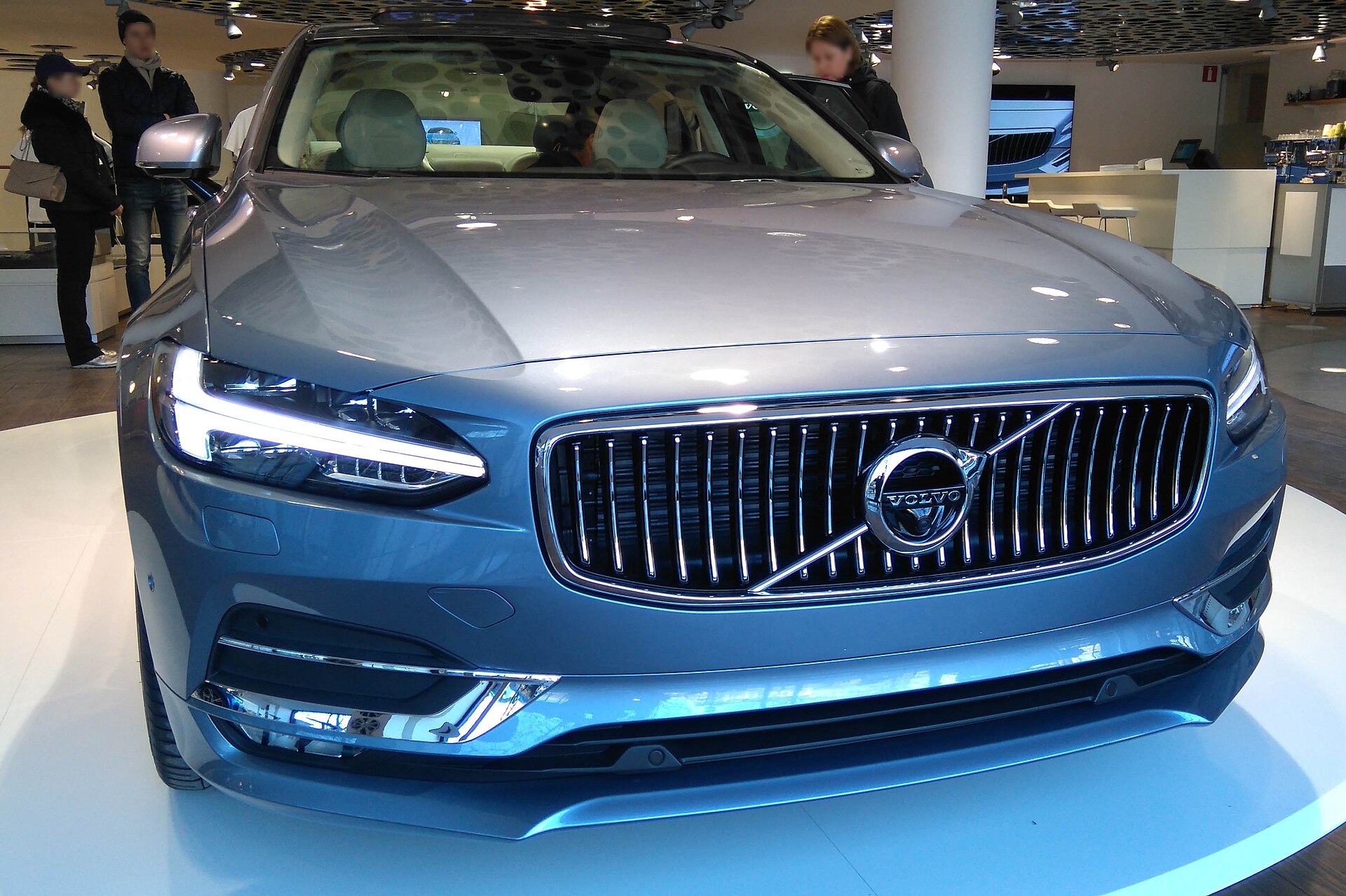 볼보 S90 PHEV vs E클래스·5시리즈, 가족 세단 선택 기준 대표 이미지