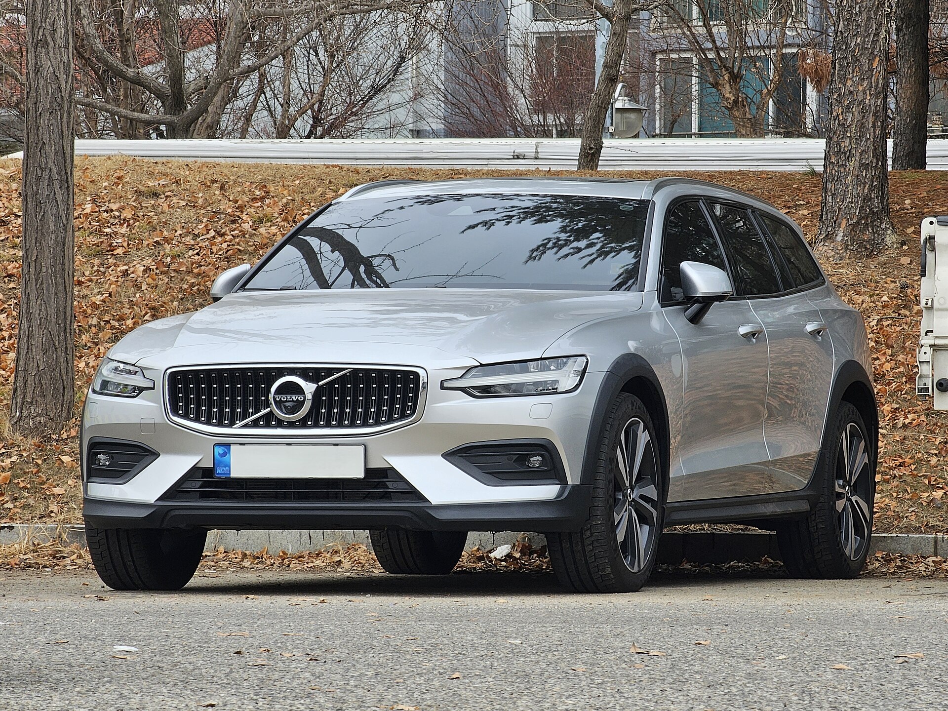 V60 크로스컨트리 vs XC60, 가족용으로 무엇이 편할까 대표 이미지