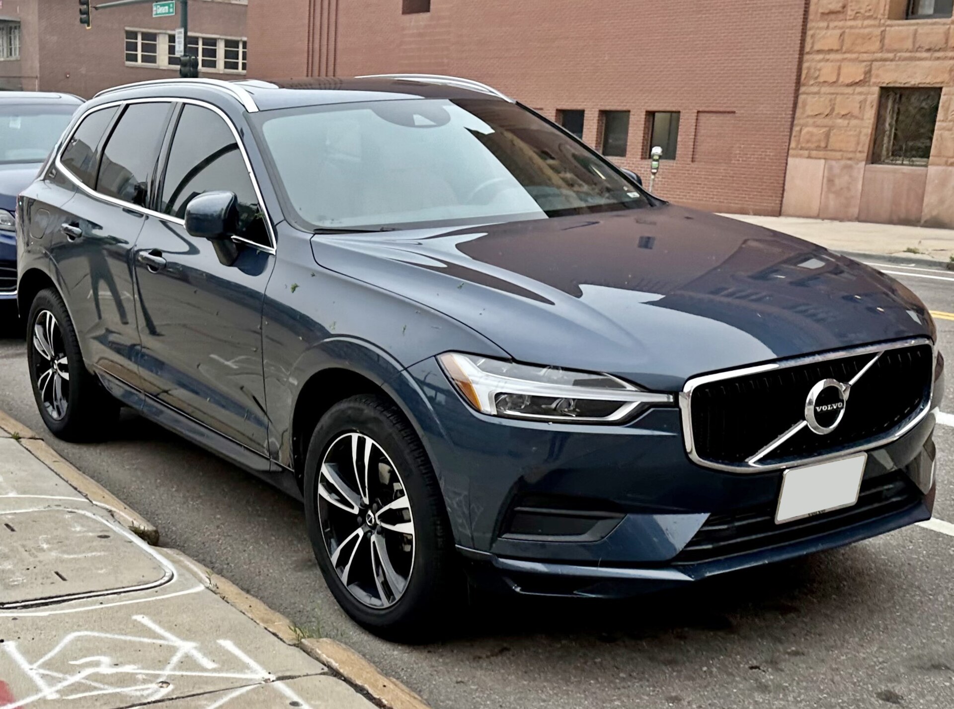볼보 XC60 플러그인 하이브리드 대표 이미지