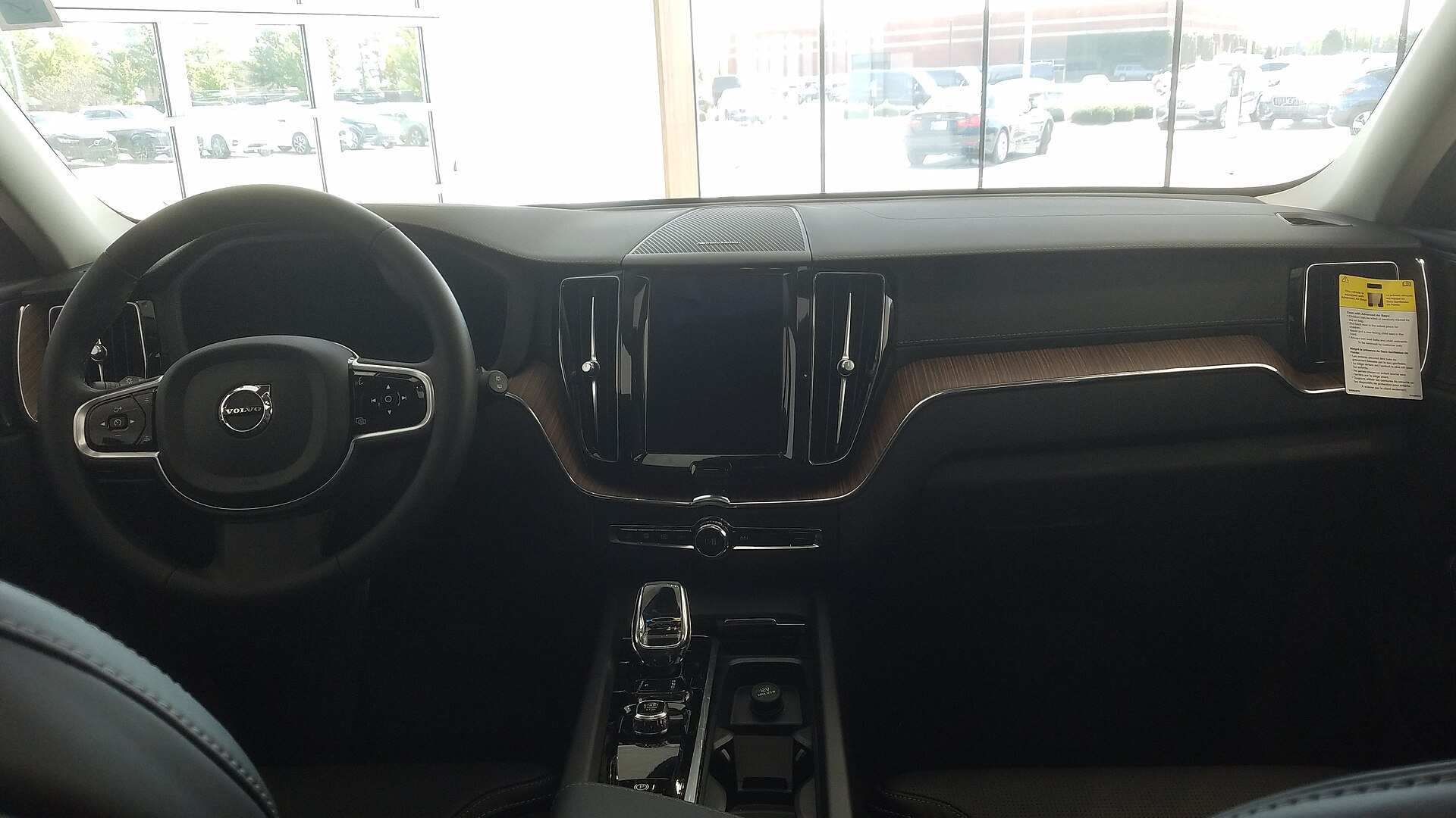 XC60 PHEV vs 마일드 하이브리드, 어떤 생활에 맞을까 대표 이미지
